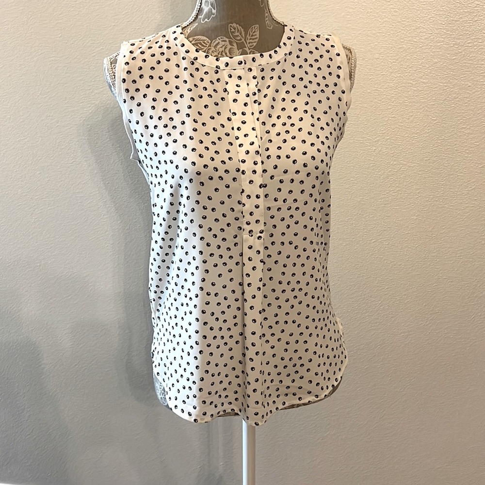 Ann Taylor ladies sleeveless top